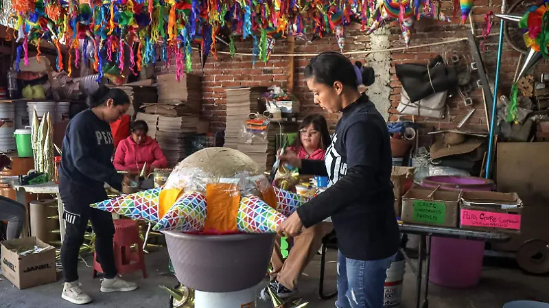 Fabrica de piñatas / Gerardo Tavarez